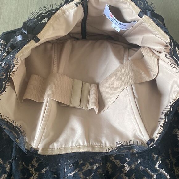 Neiman Marcus Target Robert
Rodriguez Black Lace Strapless Formal
Dress Size 2 - Picture 8 of 12